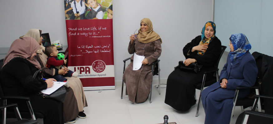 Gaza mental health practitioners hold a session for parents.