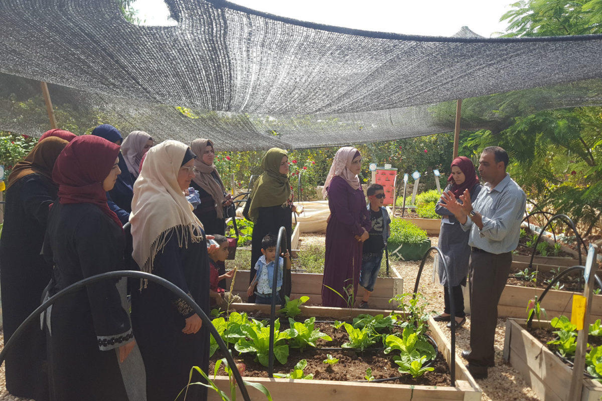 Women listen in on gardening seminar.