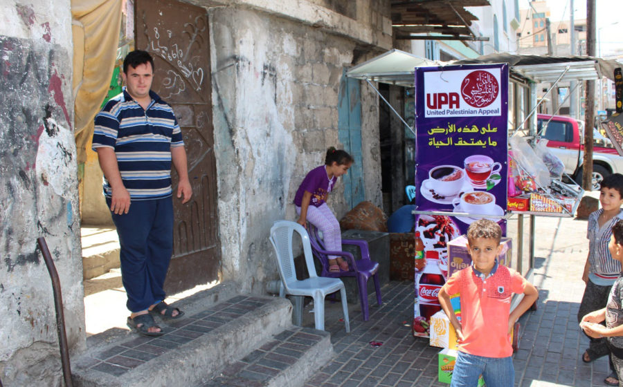 Ramez next to his shopping cart in Gaza.