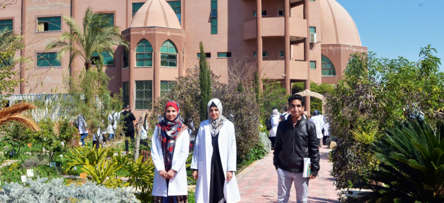 gaza-students-outside